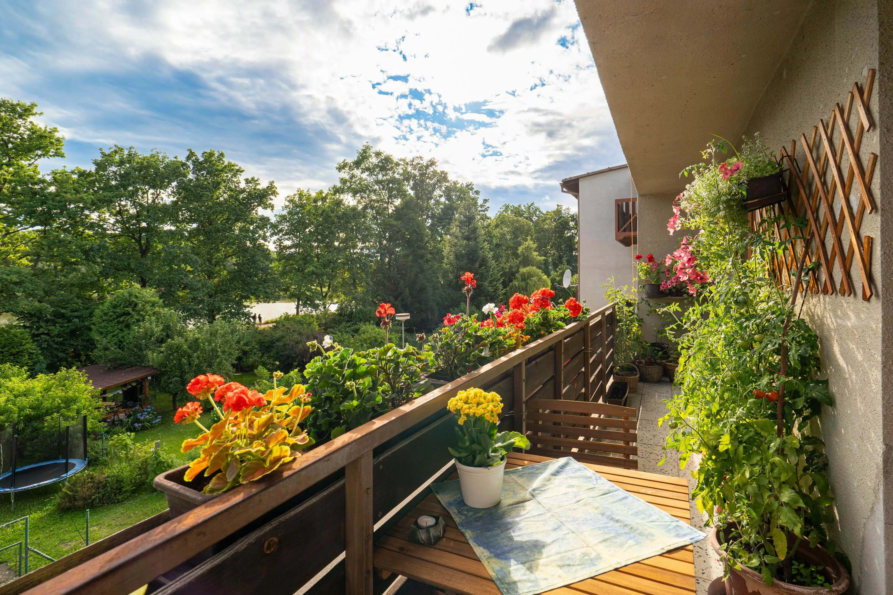 Byt se zahrádkou a parkováním na Zavadilce